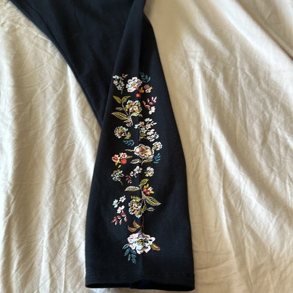 Torrid Floral Graphic Cropped Leggings - Picture 6 of 9